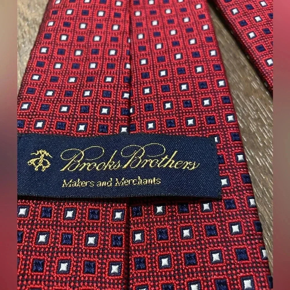 Brooks Brothers Red Navy White Square Pattern Tie
